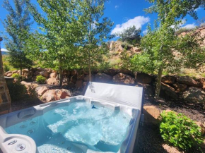 Great spot and private hot tub, walk to lifts.